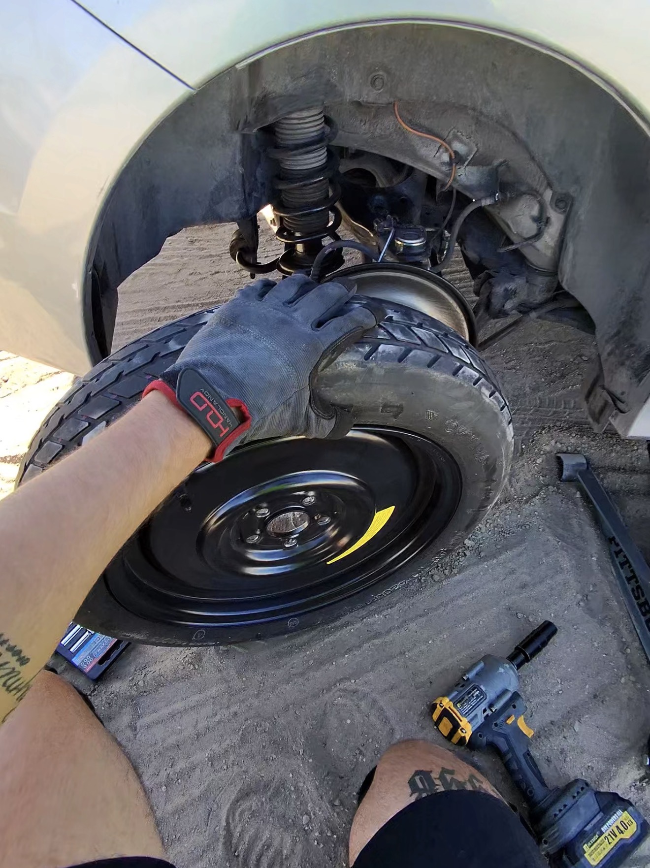 Light It Up Roadside performing a mobile tire change in El Paso